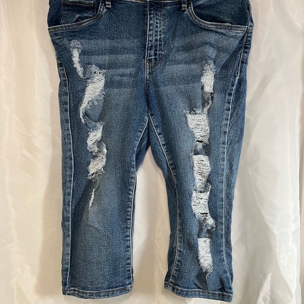 VENUS Classic Blue Denim Capris